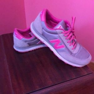 New balance tennis shoes